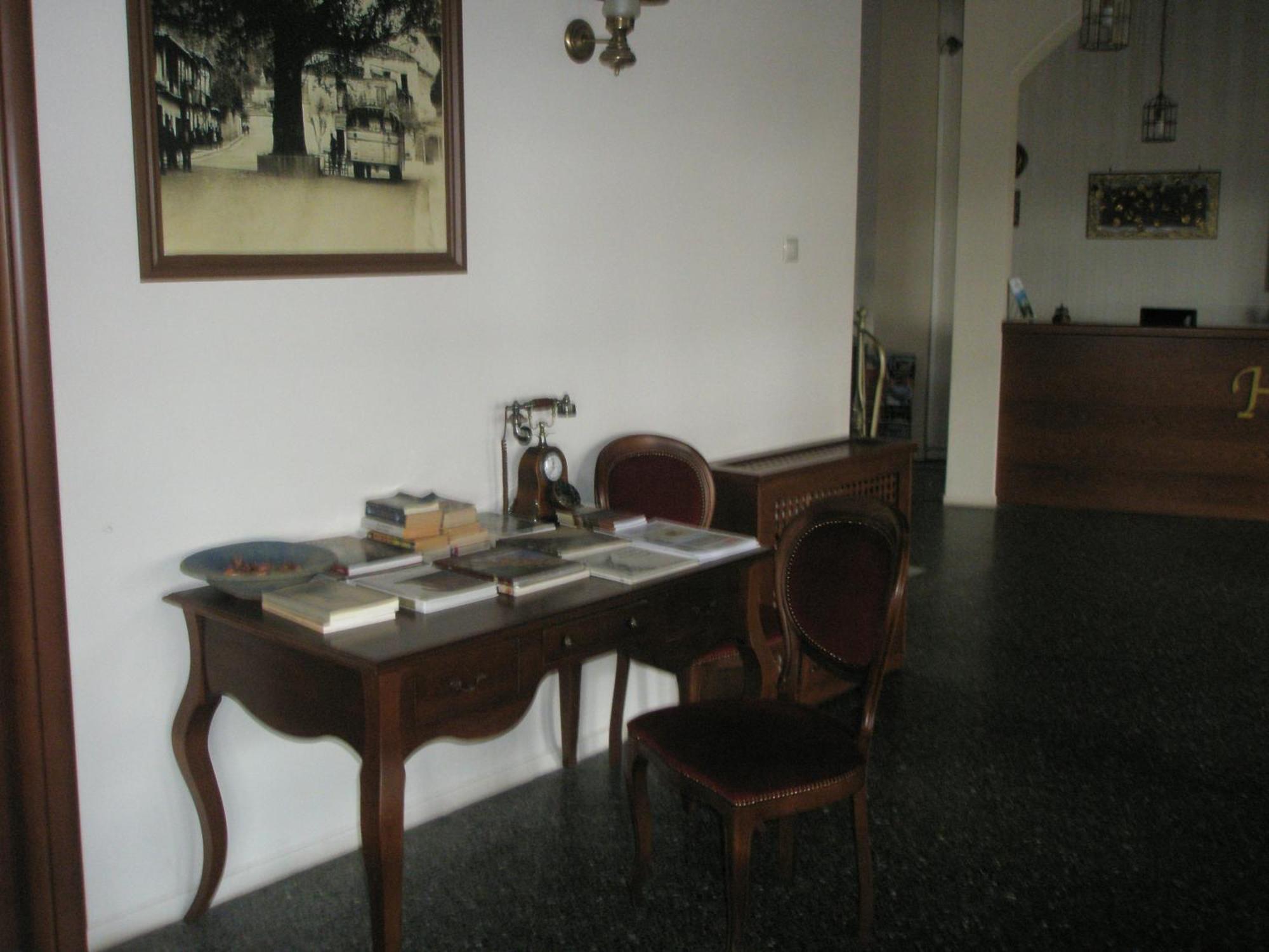 Byzantion Hotel Mystras Eksteriør billede
